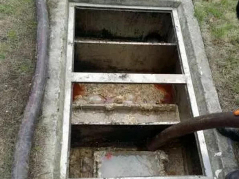 汪场镇隔油池清理