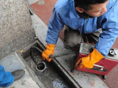 汪场镇疏通下水道