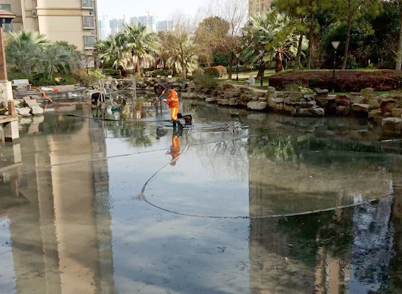 汪场镇景观池淤泥清理