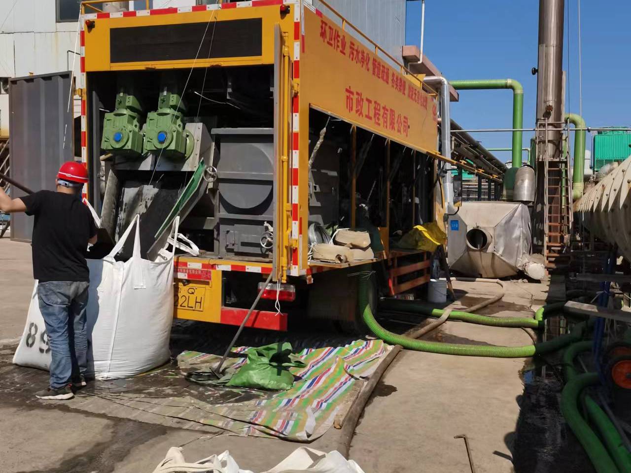 汪场镇淤泥压干处理