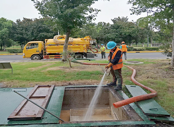 汪场镇化油池清理